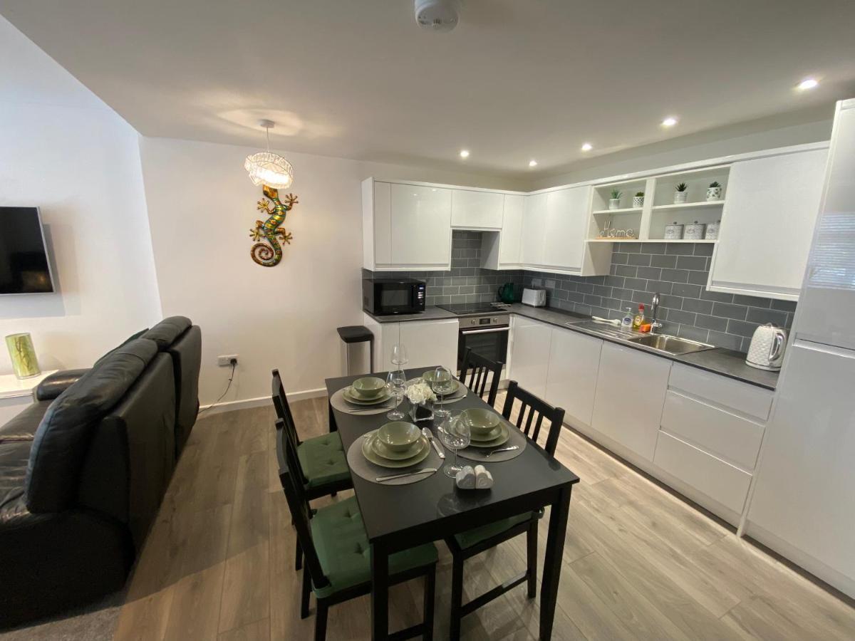 Modern 2 Bedroom Apartment, With Car Parking. Bitton Exterior photo